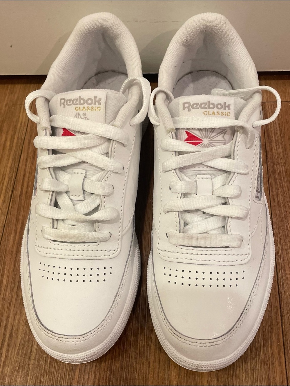 Reebok Women’s White Leather Classic Vintage Sneakers size 7.5